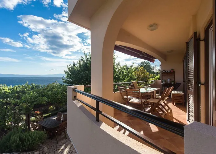 Captain\'S Apartment With Sea View